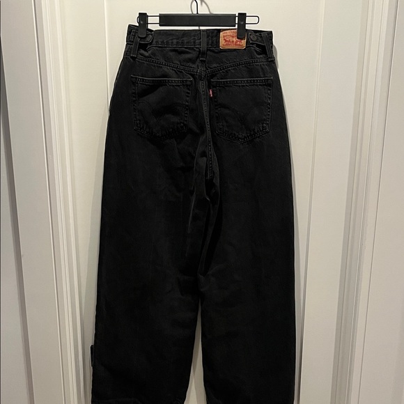 Levi's Black Cinch Waist Baggy Jeans. High Rise. Zipper Fly. 31”inseam - Picture 3 of 3
